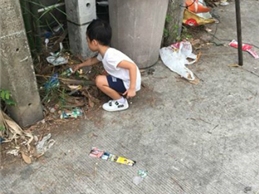 Con không chịu đi học, mẹ Thái Lan bắt nhặt rác cả ngày