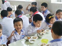Hà Nội chú trọng kiểm tra vệ sinh thực phẩm tại bếp ăn trường học