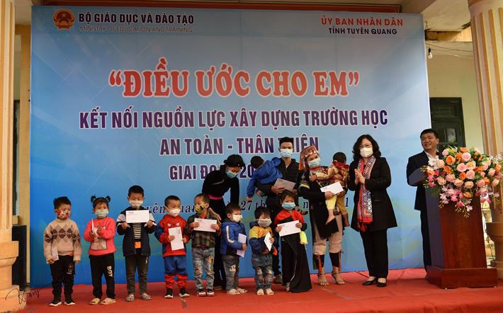 “Điều ước cho em” đến với học sinh, giáo viên tỉnh Tuyên Quang