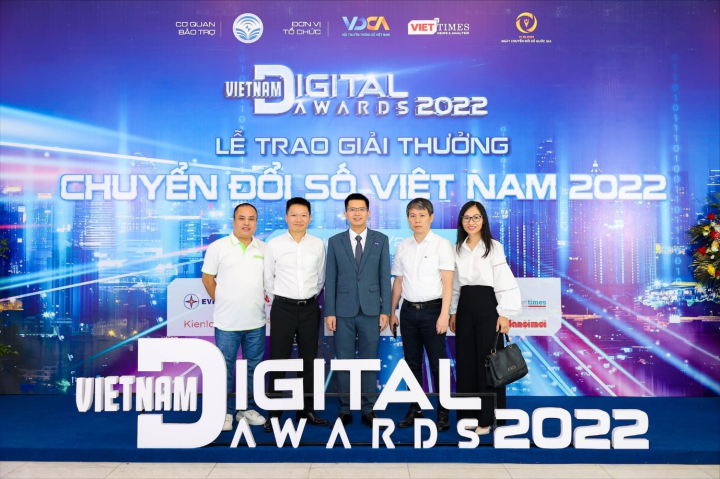 IOE nhận giải thưởng Chuyển đổi số Việt Nam 2022