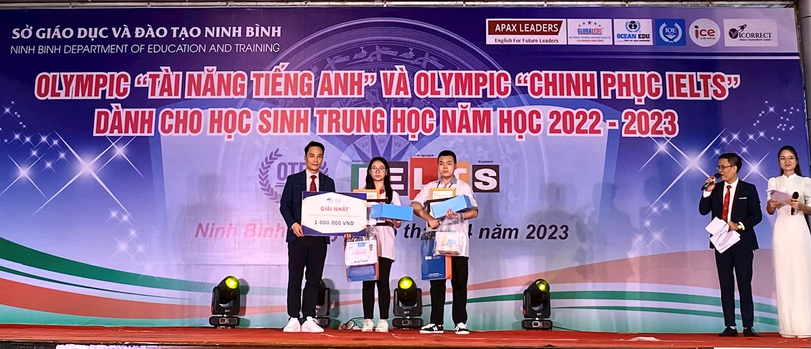 VTC Online tham dự Lễ trao giải Cuộc thi Olympic “Tài năng Tiếng Anh” và Olympic "Chinh phục IELTS" tỉnh Ninh Bình năm học 2022-2023